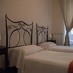 Beautiful&Spacious Apartment next to Termini 10 minutes from Coliseum