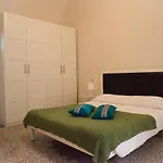 Beautiful&Spacious Apartment next to Termini 10 minutes from Coliseum