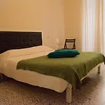 Beautiful&Spacious Apartment next to Termini 10 minutes from Coliseum