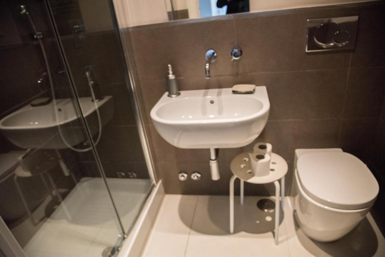 Beautiful&spacious Next To Termini 10 Minutes From Coliseum Appartement *